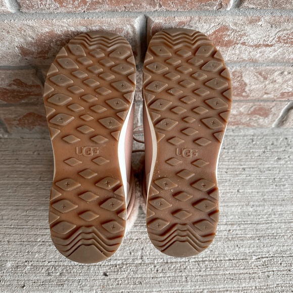UGG Adirondack III - Snow Leopard Pink - Picture 6 of 6